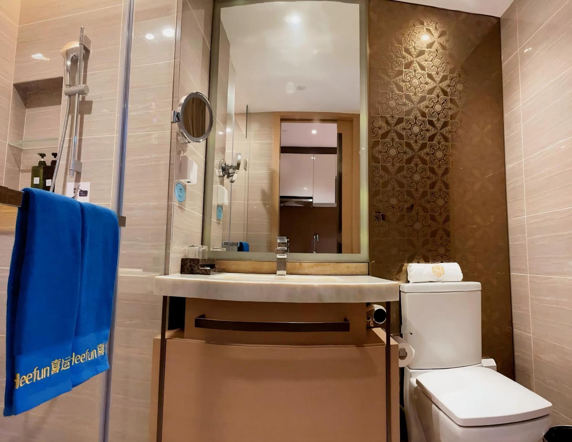 Heefun - Fuli Brand New World Plaza-free Shuttle Bus During Fair Apartemen *