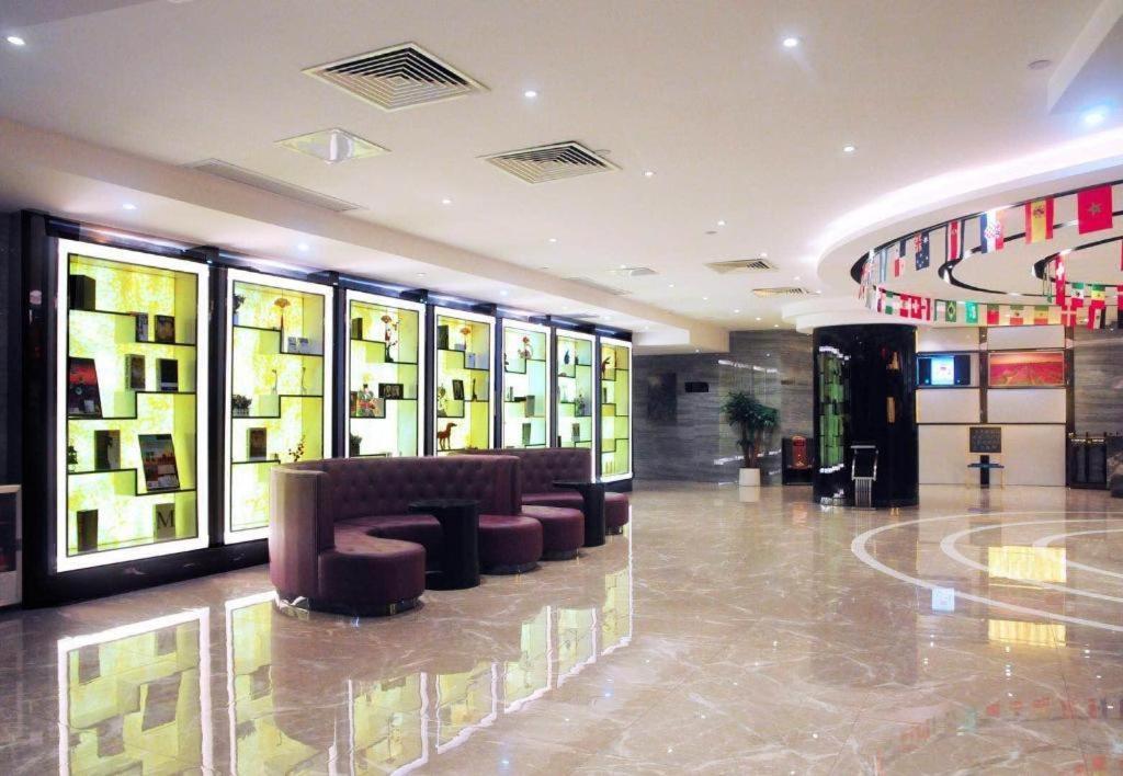 Lavande Shangxiajiu Pedestrian Street Hualin Temple Metro Station 3*
