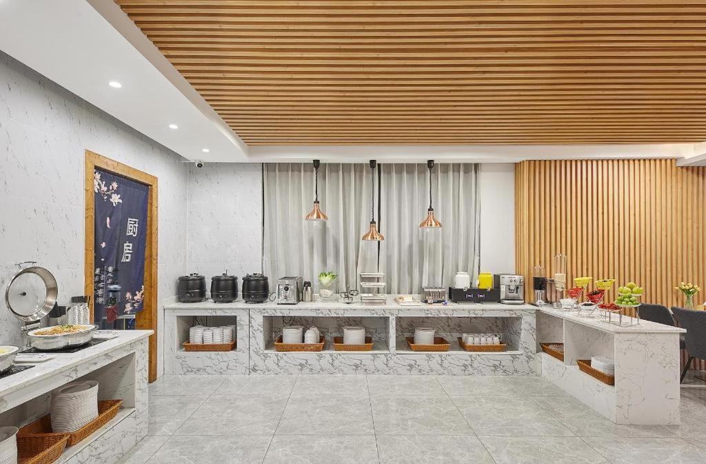 Meet Garden Baiyun International Airport Hotel 4*