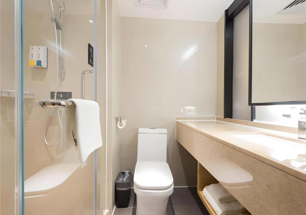 Hotel Comfort Southern Hospital Tonghe Metro Station Guangzhou