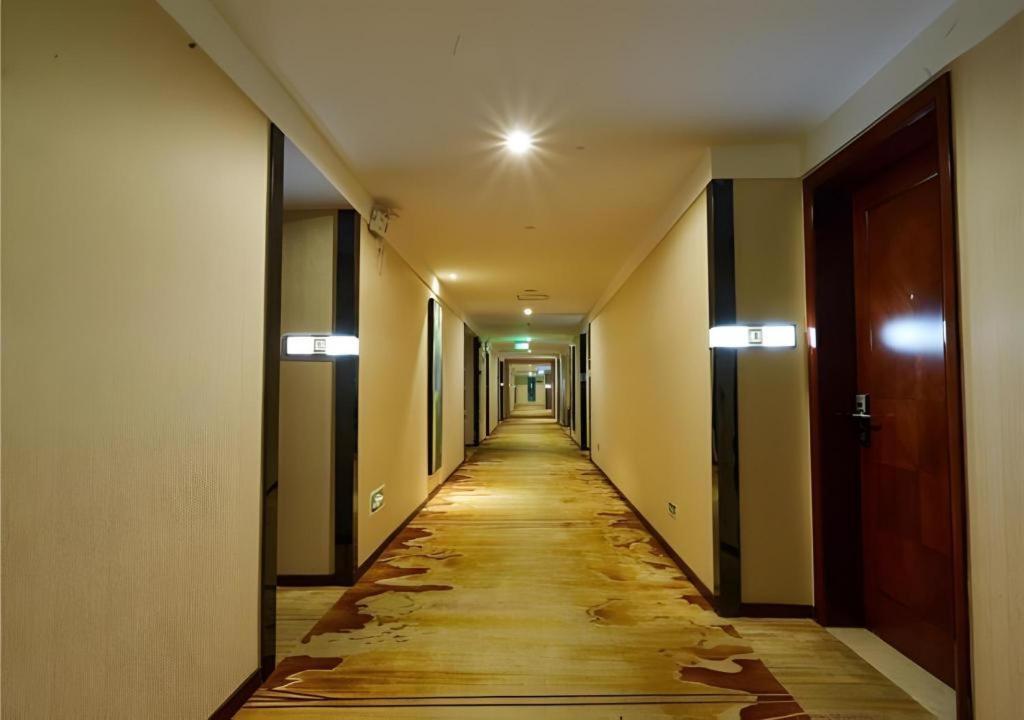 Borrman Changlong Shiqiao Metro Station Hotel