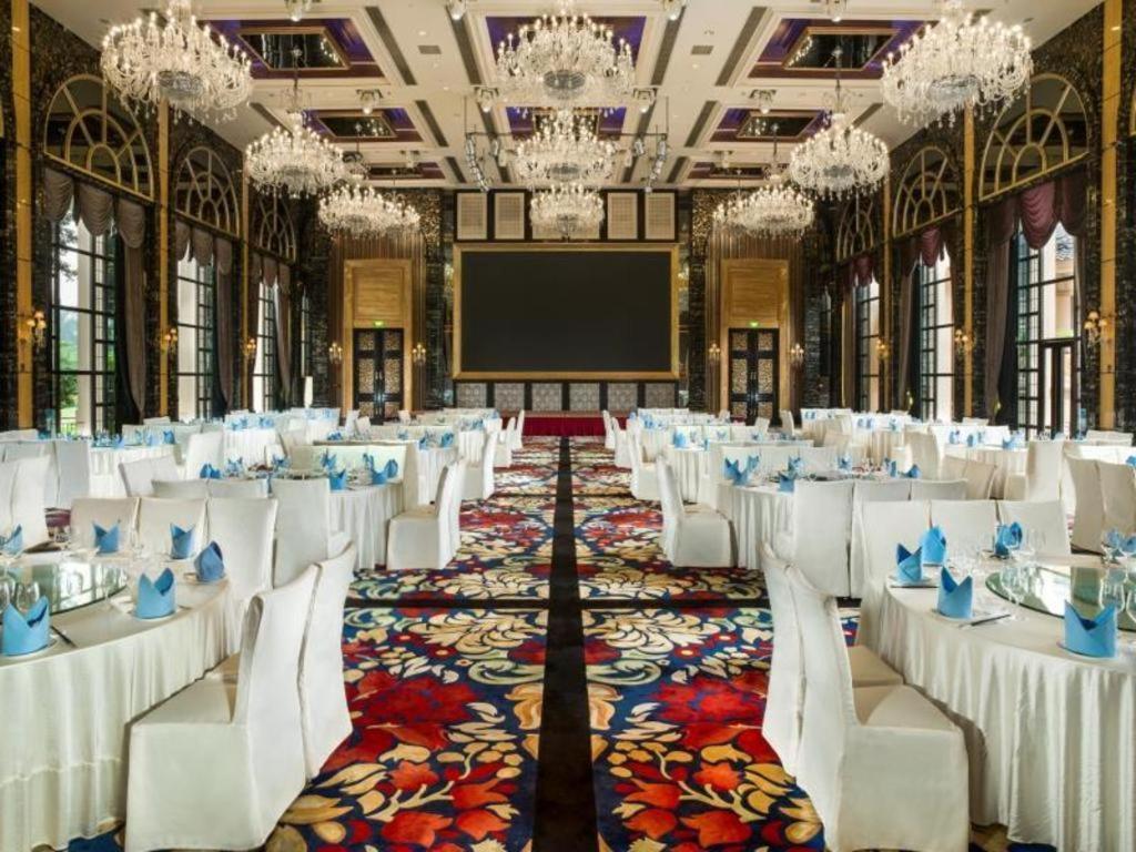 Chateau Starriver Peninsula Hotel 5*