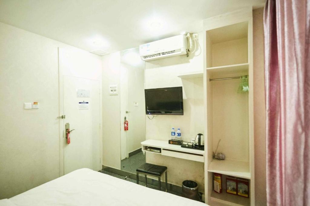 Xinghe Xinfeng Railway Station & Bus Station Branch Hotel