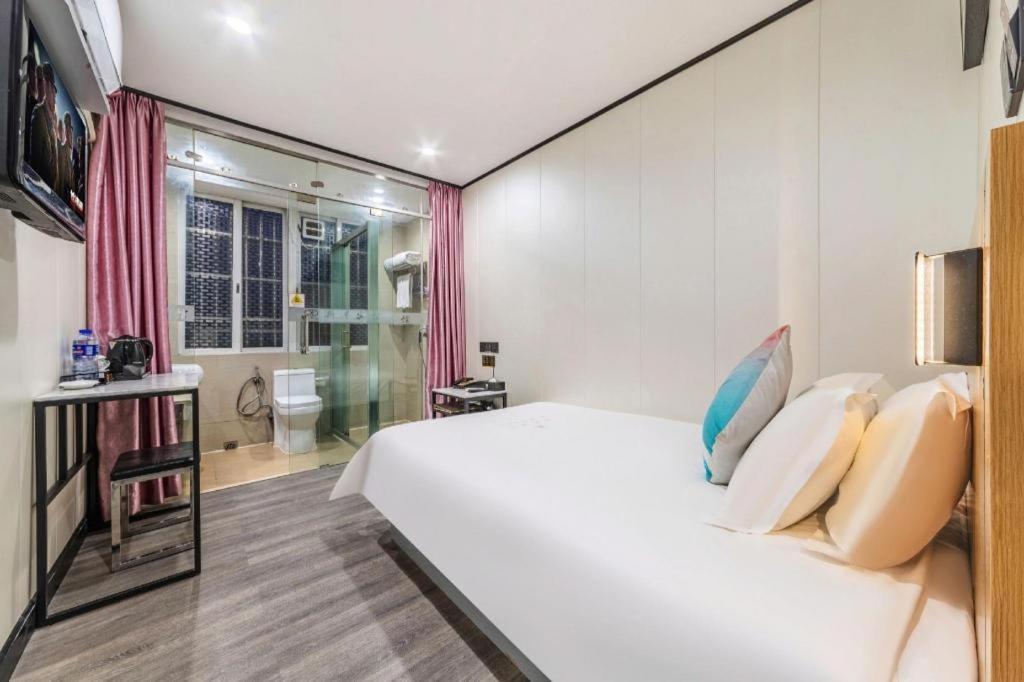 Xinghe Xinfeng Railway Station & Bus Station Branch Hotel 3*