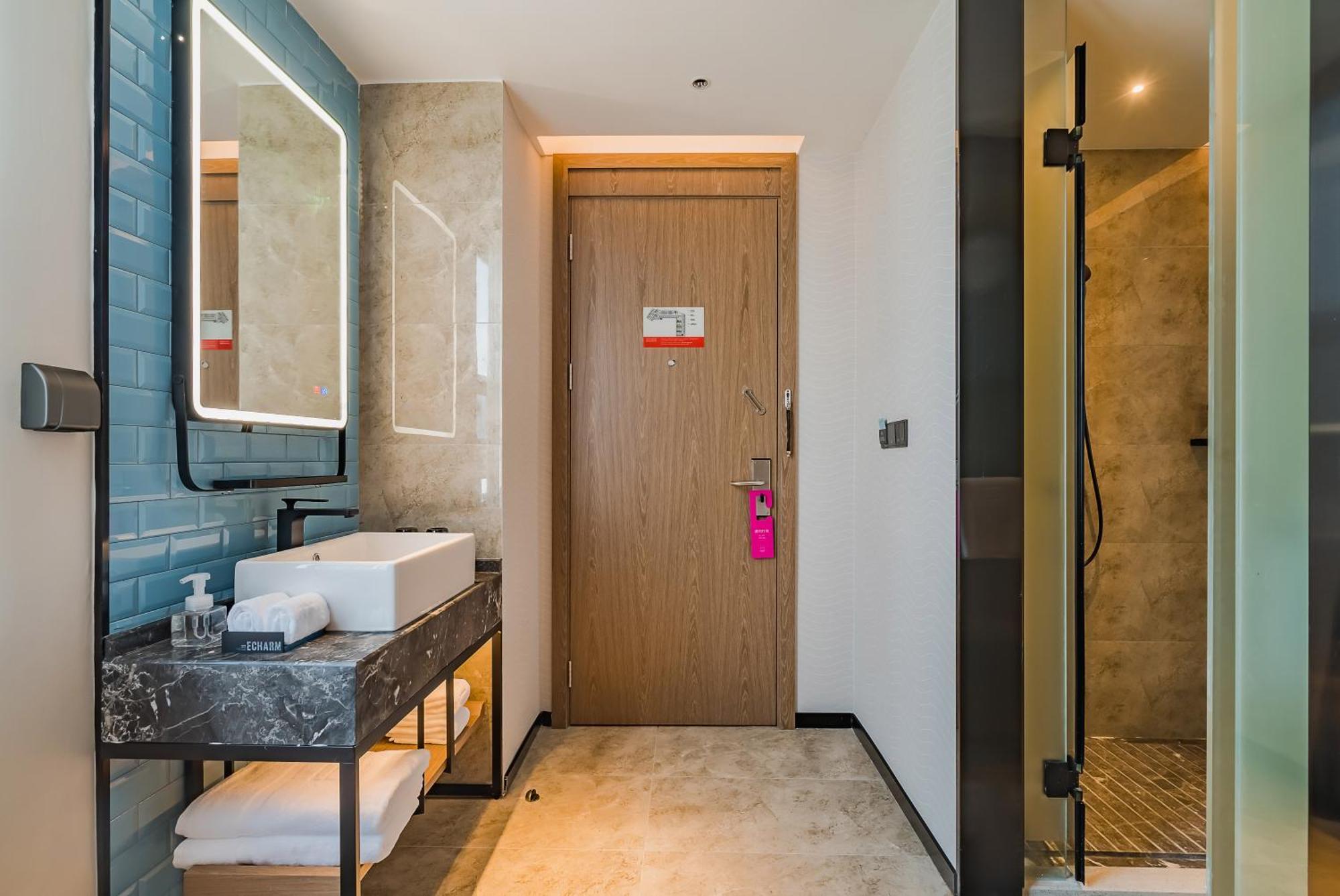 Hotel Echarm International South Railway Station Zhongcun Metro Station Branch - Free Shuttle Bus To Fair Complex During Fair Period 3*