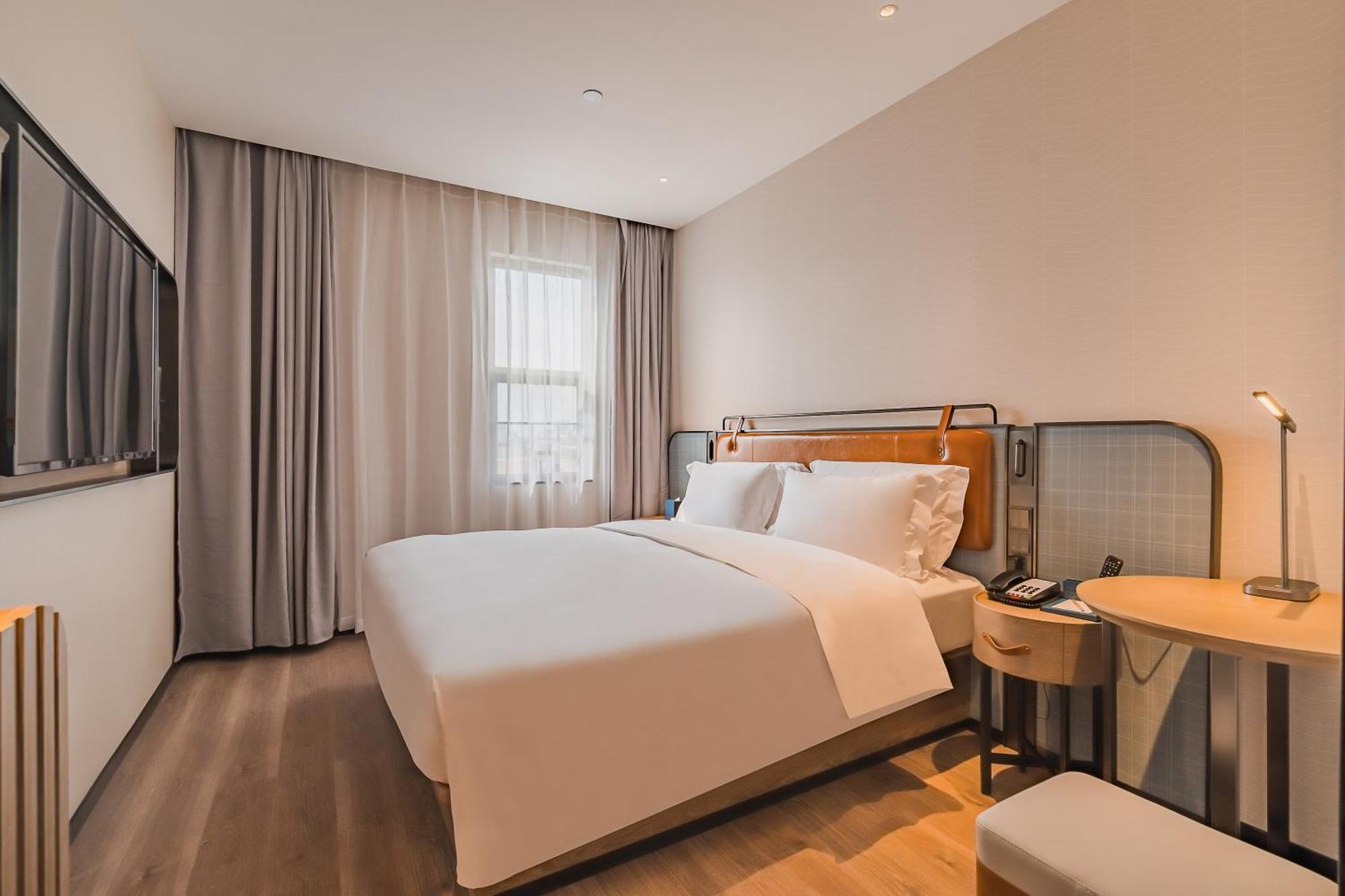 Hotel Echarm International South Railway Station Zhongcun Metro Station Branch - Free Shuttle Bus To Fair Complex During Fair Period 3*