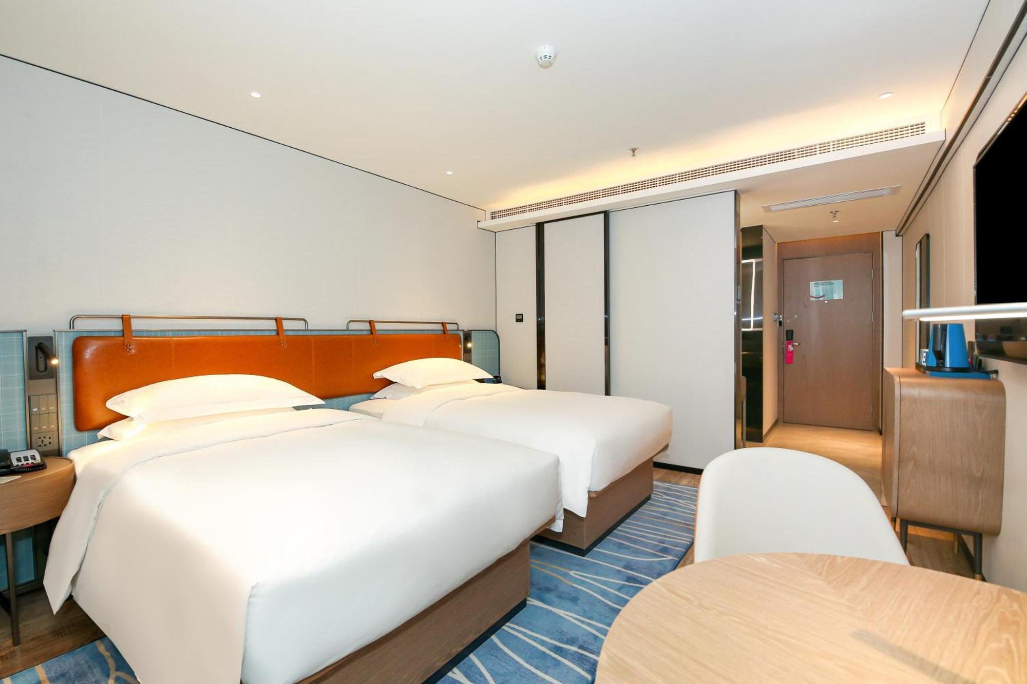 Hotel Echarm International South Railway Station Zhongcun Metro Station Branch - Free Shuttle Bus To Fair Complex During Fair Period