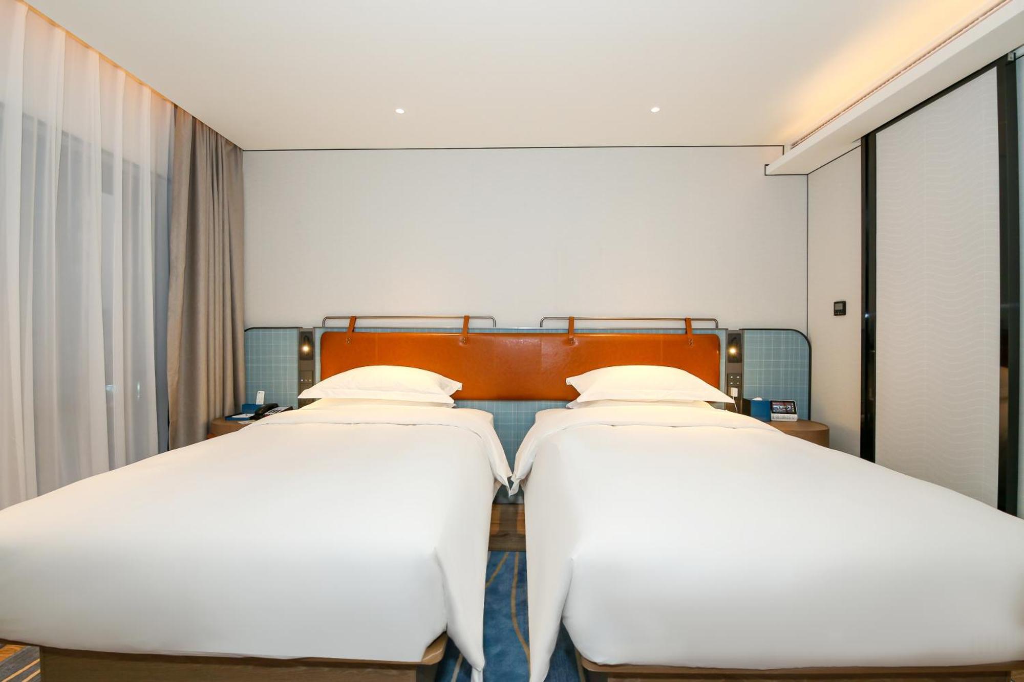 Hotel Echarm International South Railway Station Zhongcun Metro Station Branch - Free Shuttle Bus To Fair Complex During Fair Period 3*