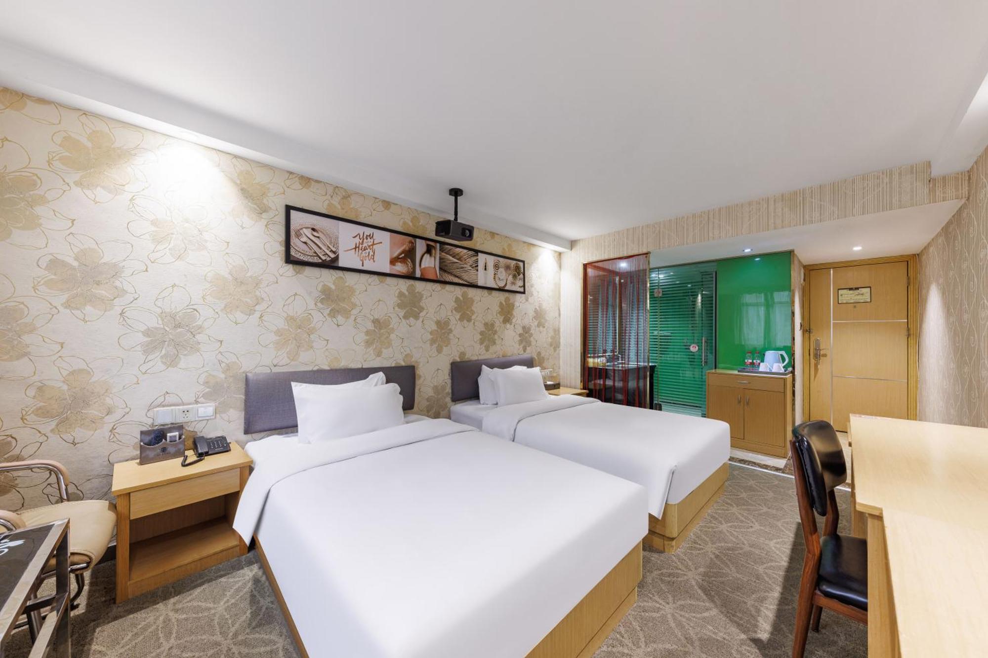 Fuhao Hotel 4*
