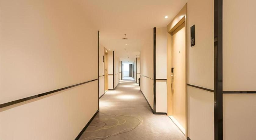 Hotel Comfort Southern Hospital Tonghe Metro Station Guangzhou