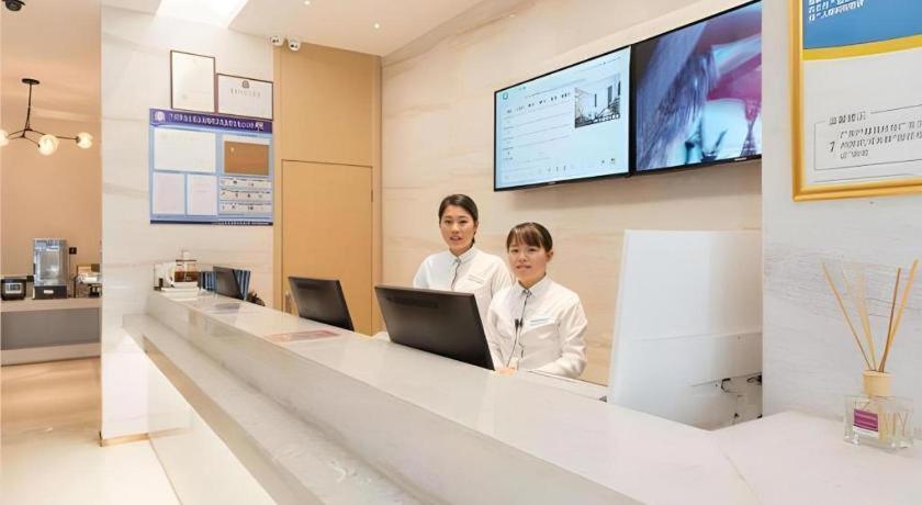 Hotel Comfort Southern Hospital Tonghe Metro Station 2*