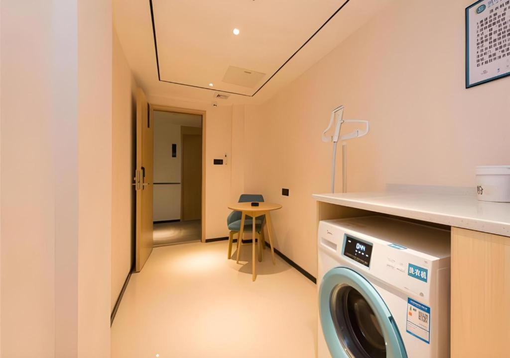 Hotel Comfort Southern Hospital Tonghe Metro Station 2*