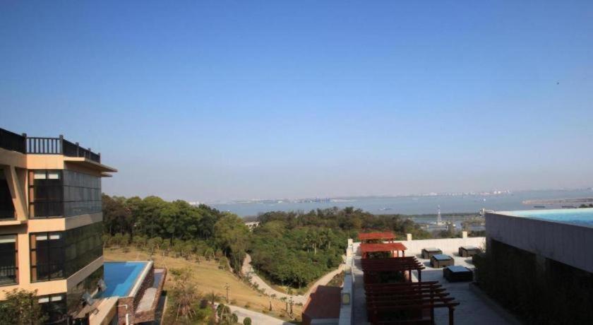 Lotus Hill Yuehai Hotel 4*