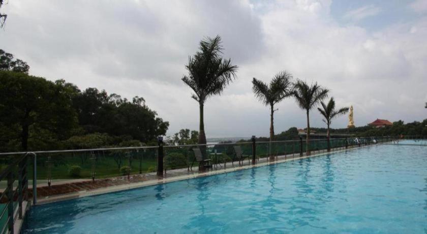 Lotus Hill Yuehai Hotel 4*