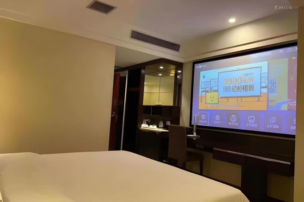 Borrman Changlong Shiqiao Metro Station Hotel