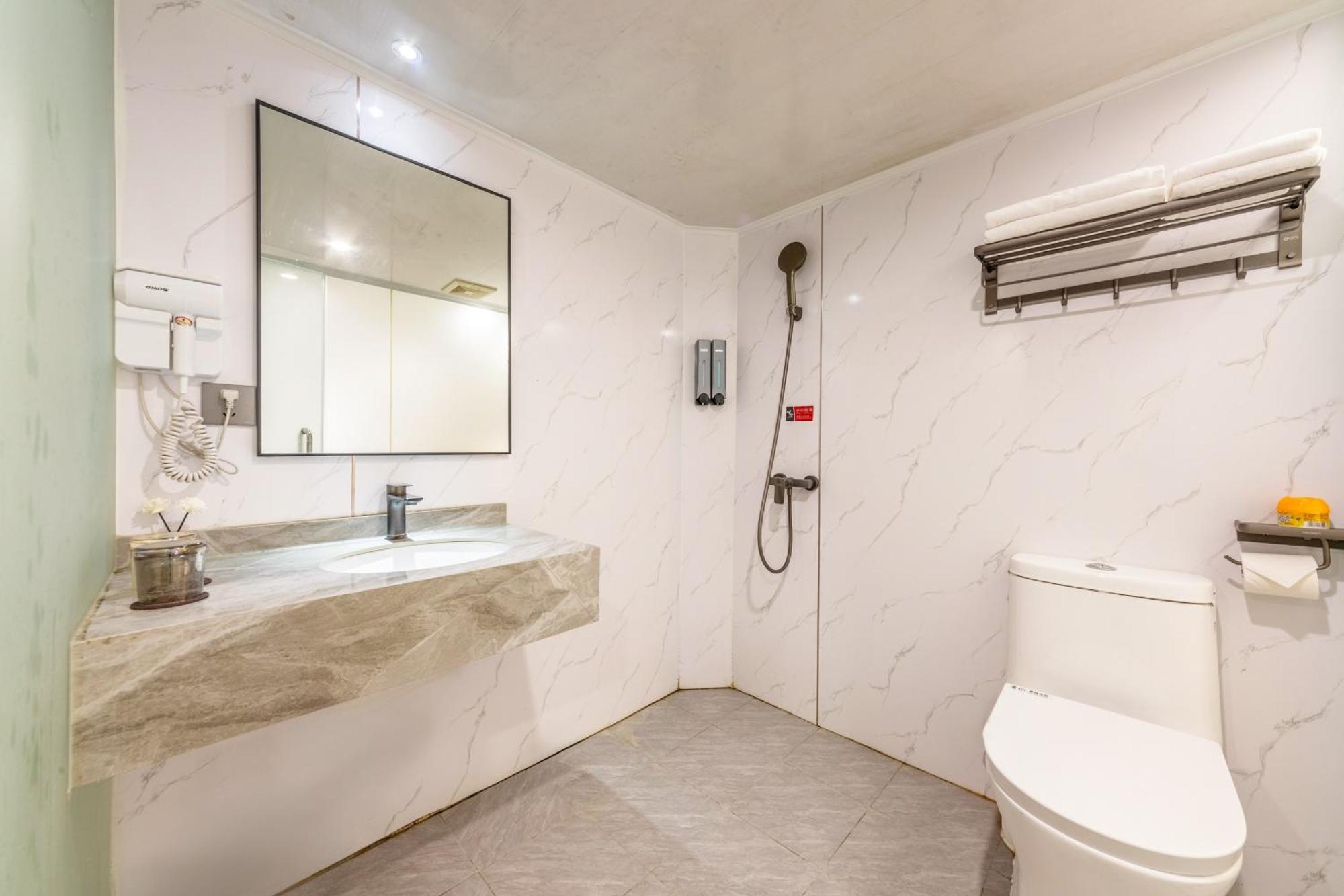 Hotel Cmax International Convention And Exhibition Center Luoxi Subway Station Branch 2*