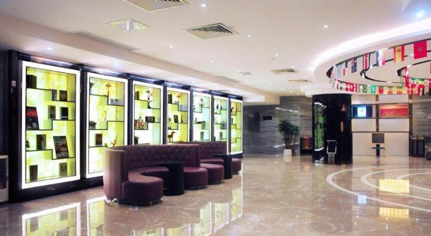 Lavande Shangxiajiu Pedestrian Street Hualin Temple Metro Station 3*