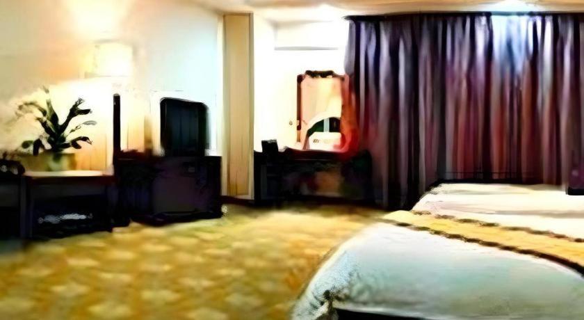 Hotel Yue Lai Yue 2*