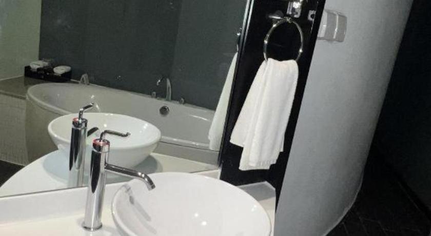 Guangdong Nanmei Osotto Hotel 4*