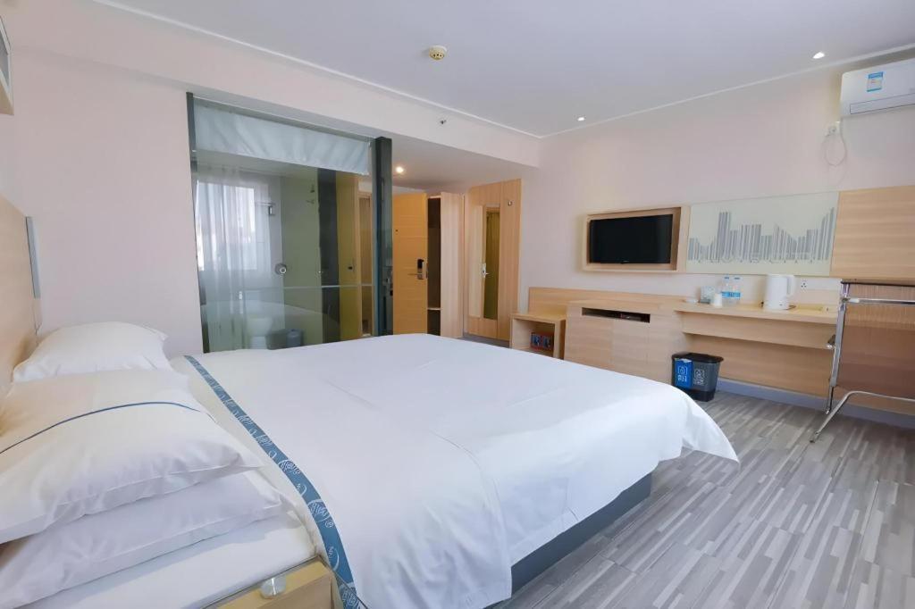 Comfort Jiaokou Metro Station Hotel 2*