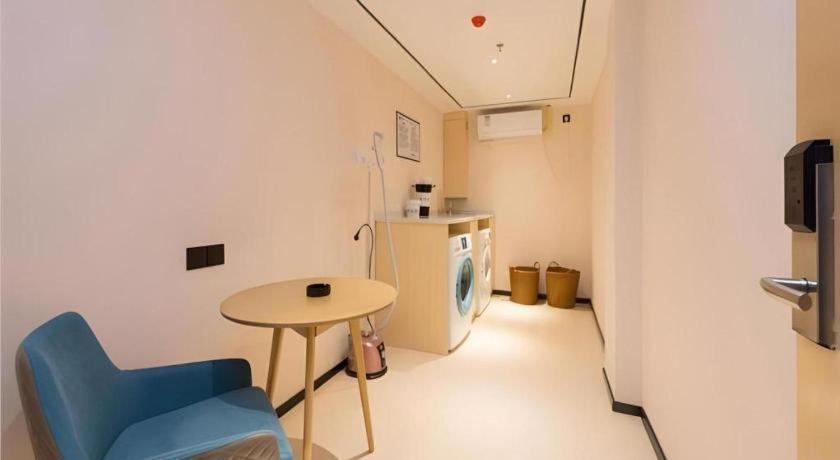 Hotel Comfort Southern Hospital Tonghe Metro Station
