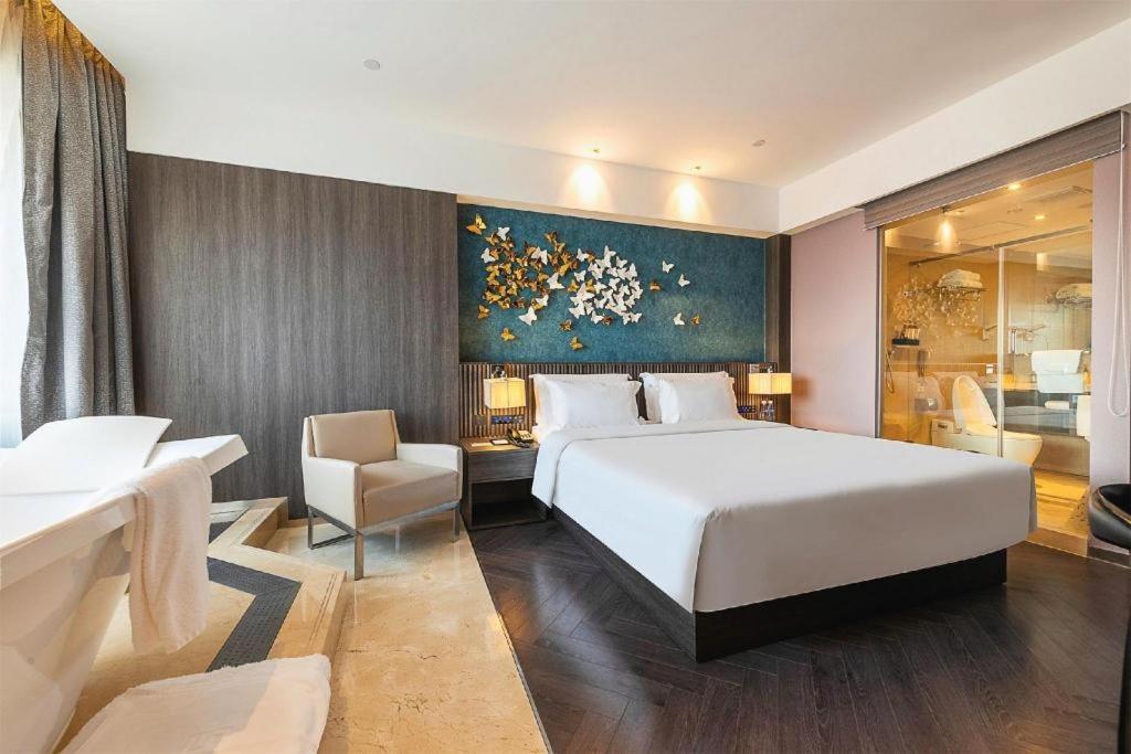 Crystal Orange Hotel 4*