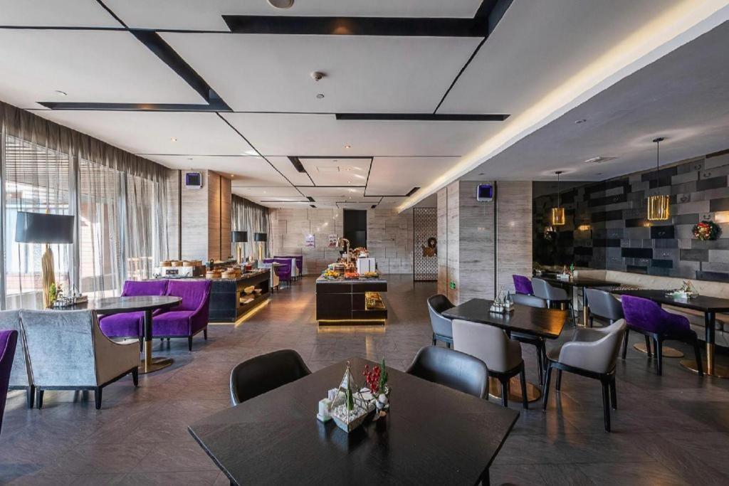 Crystal Orange Hotel 4*