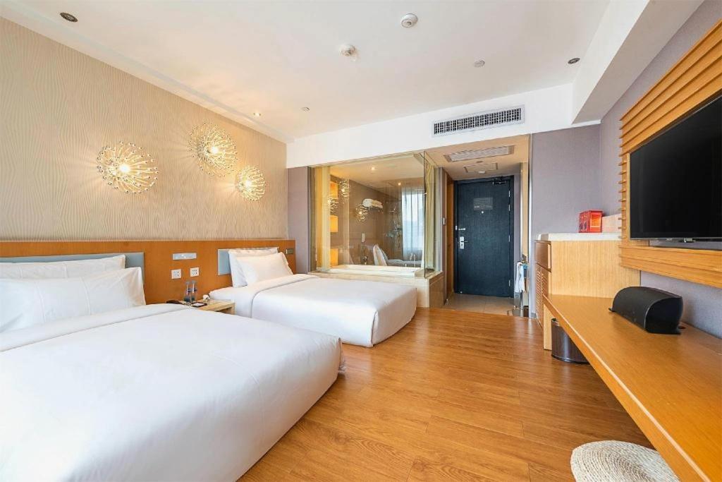 Crystal Orange Hotel 4*
