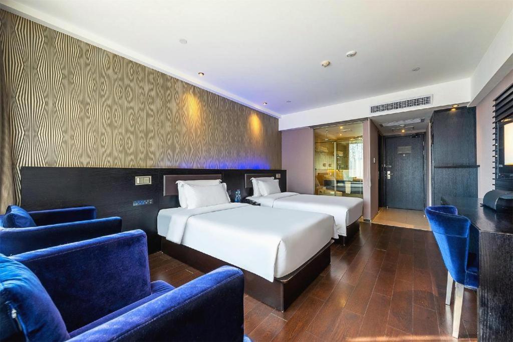Crystal Orange Hotel 4*