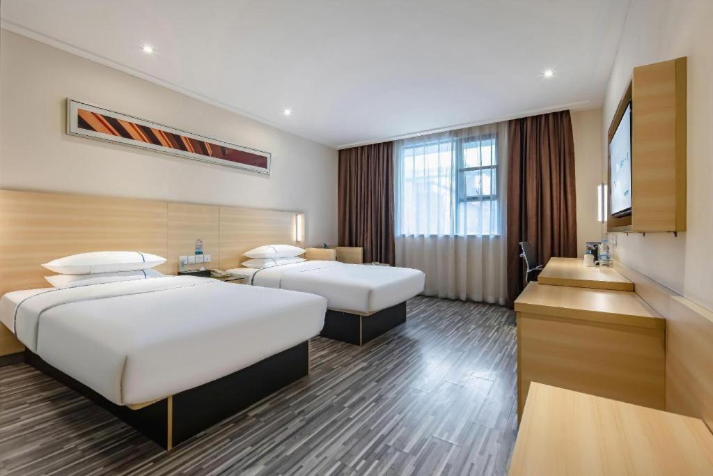 Comfort Renhe Metro Station Huatong Plaza Hotel
