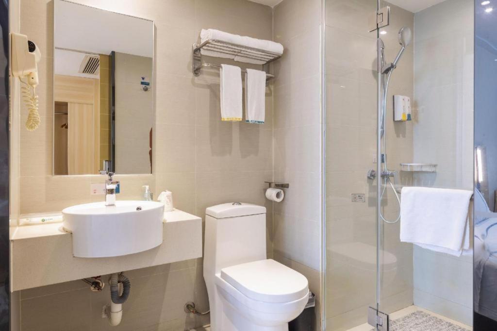 Hotel Comfort Renhe Metro Station Huatong Plaza 2*