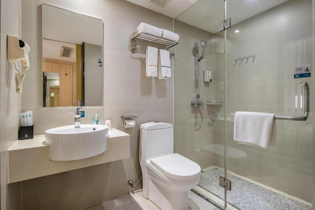 Comfort Renhe Metro Station Huatong Plaza 2*