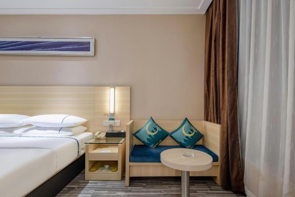 Comfort Renhe Metro Station Huatong Plaza Hotel 2*