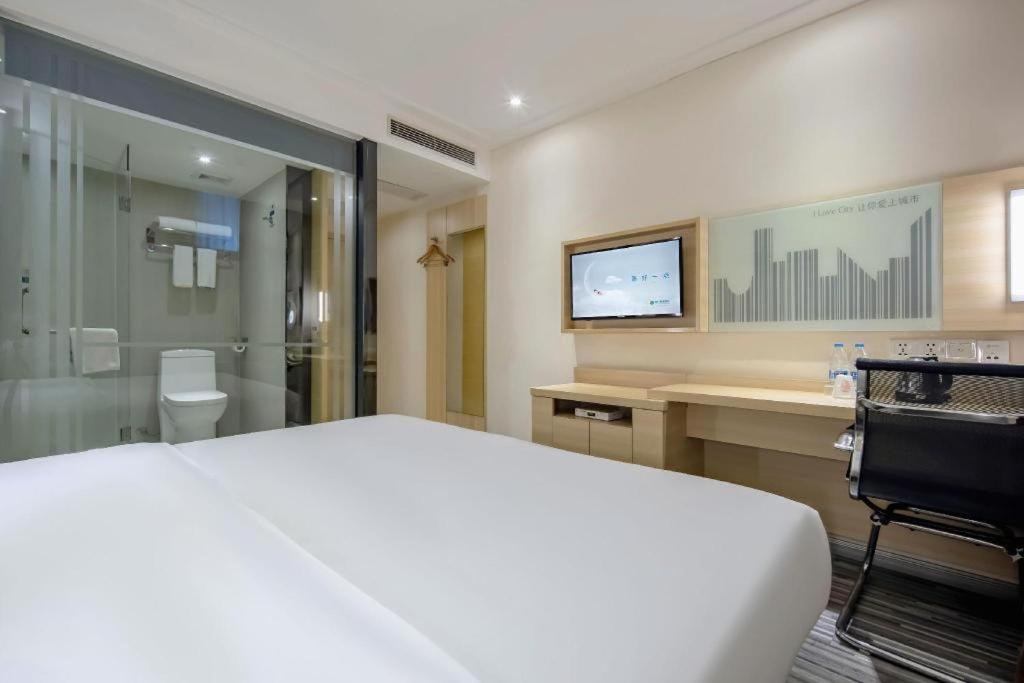 Comfort Renhe Metro Station Huatong Plaza Hotel 2*