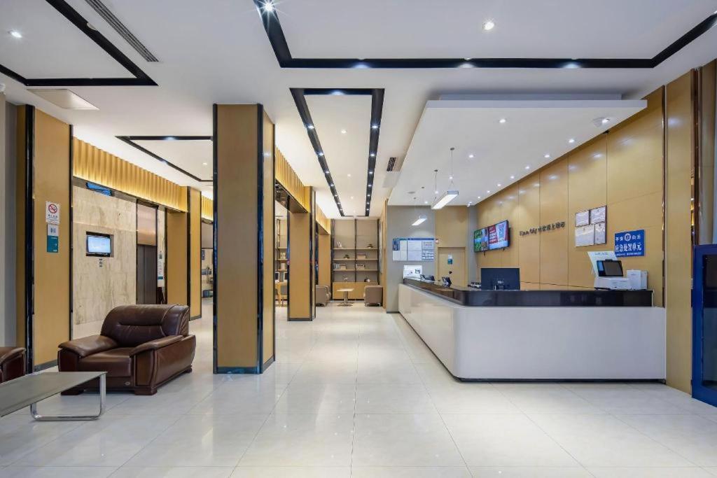 Comfort Renhe Metro Station Huatong Plaza Hotel