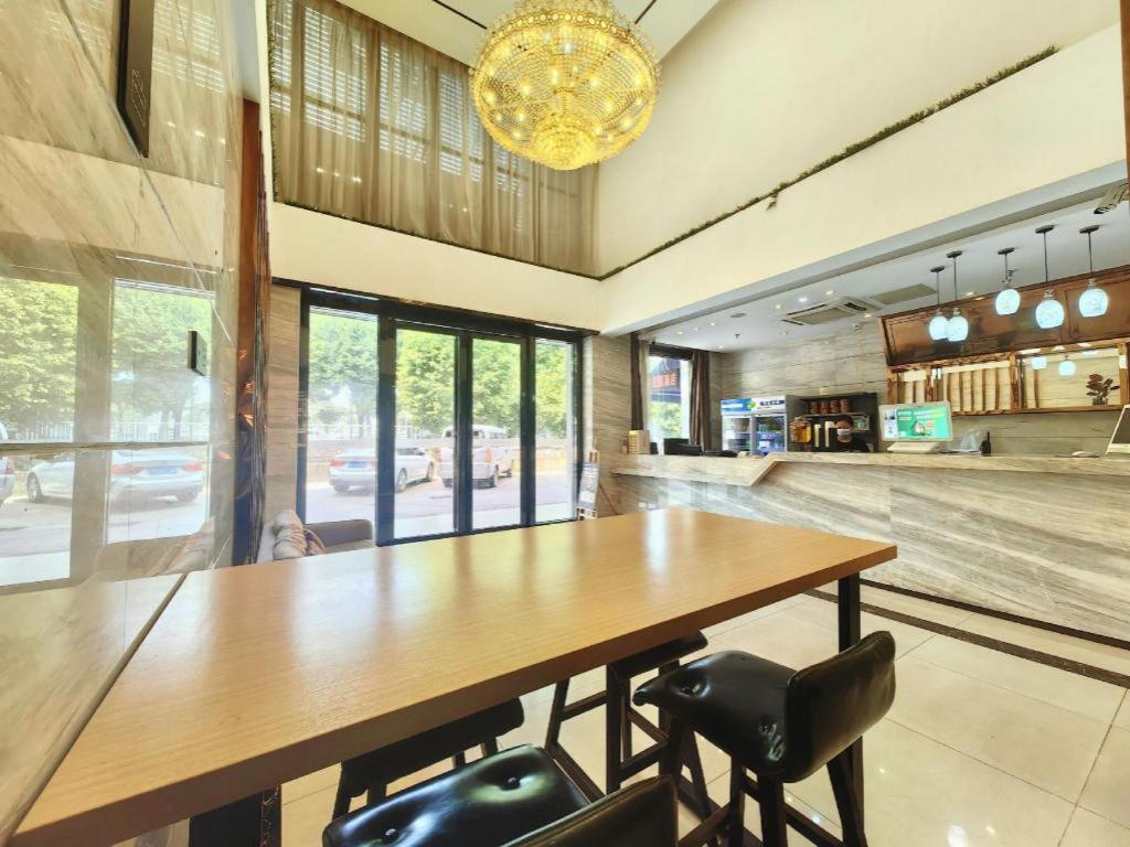 Hotel Comfort Jiahe Wanggang Metro Station Police Academy Changhong 2*