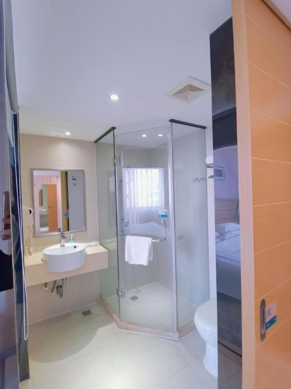 Comfort Jiaokou Metro Station Hotel 2*