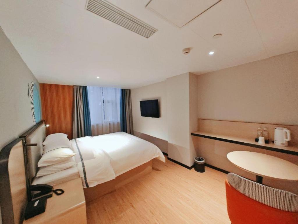 Hotel Comfort Jiaokou Metro Station 2*