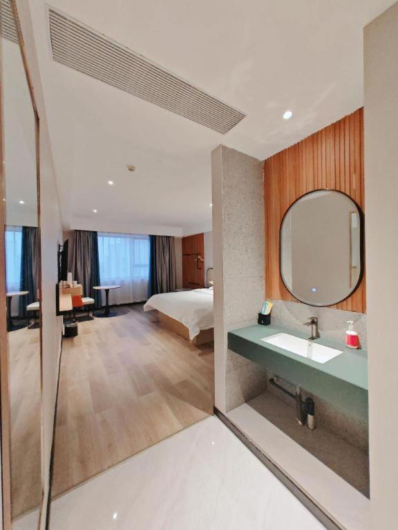 Hotel Comfort Jiaokou Metro Station 2*