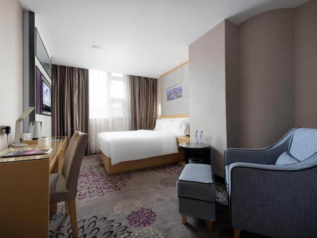 Lavande Shangxiajiu Pedestrian Street Hualin Temple Metro Station Hotel 3*