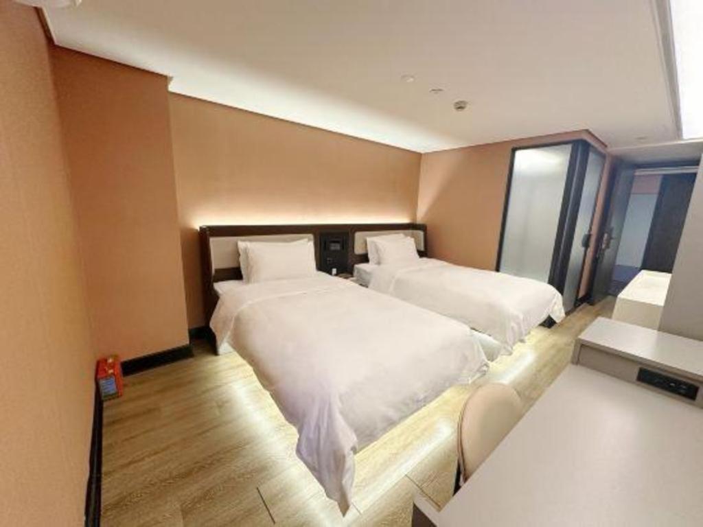 Hanting Tianhe Hotel 2*