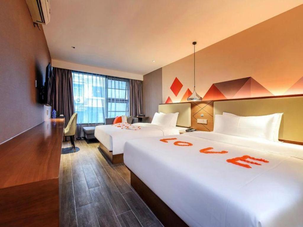 Hotel Borrman Railway Station Yuexiu Park Memorial Hall Guangzhou