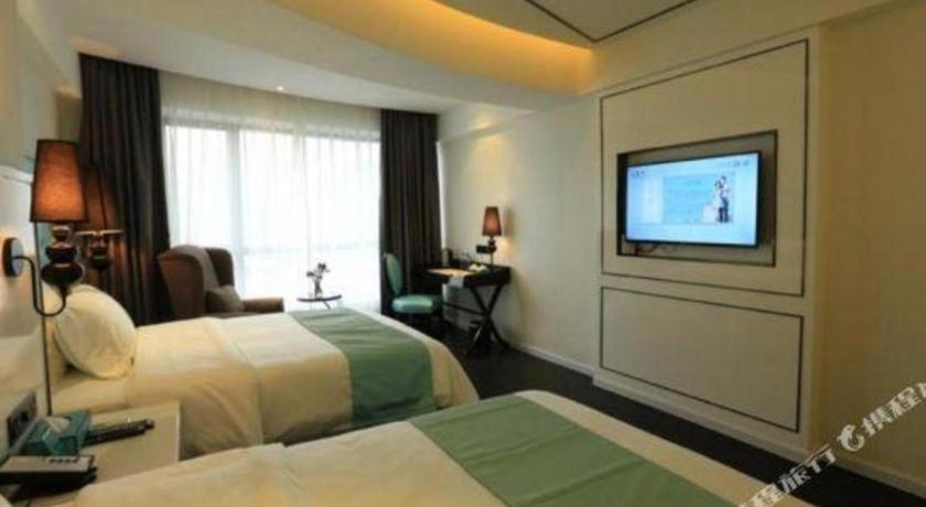 Xana Lite Shixi Metro Station Hotel 3*