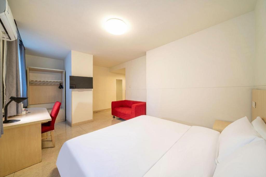 Hotel Jinjiang Liwan Caihongqiao Metro Station