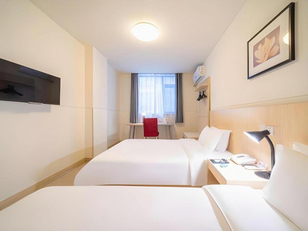 Jinjiang Liwan Caihongqiao Metro Station Hotel 2*
