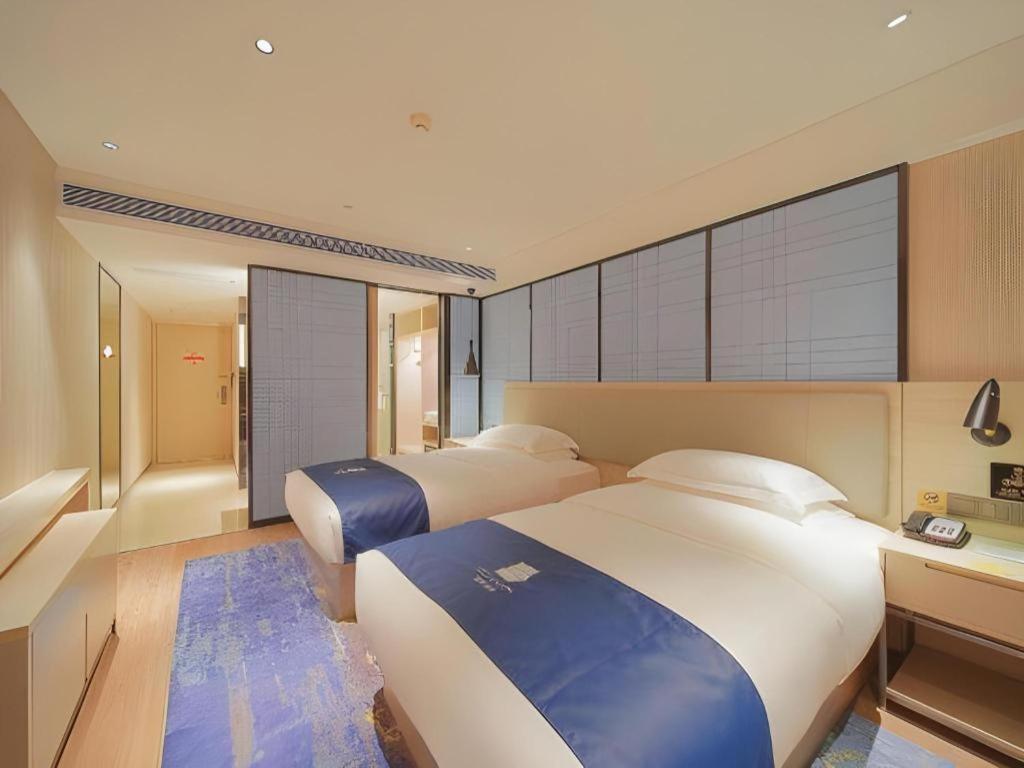 Echarm Yongqingfang Zhongshan 8th Road Metro Station Hotel 3*