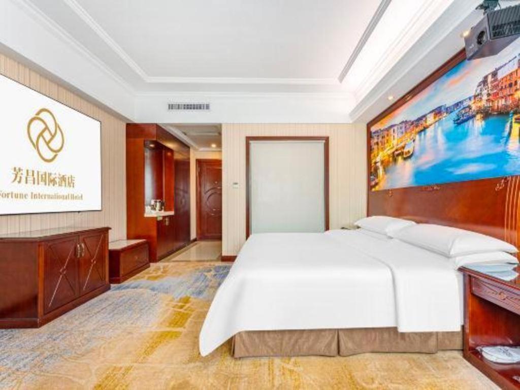 Hotel Vienna International Tianhe Olympic Stadium Dongpu 4*