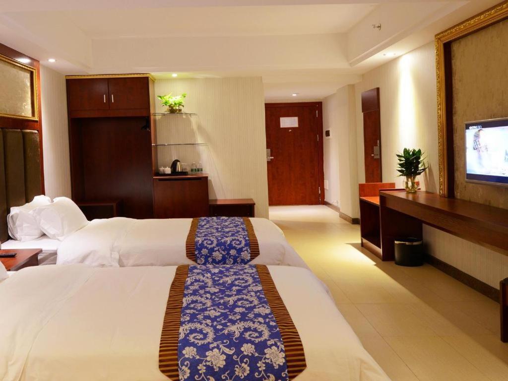Junye International Hotel 4*