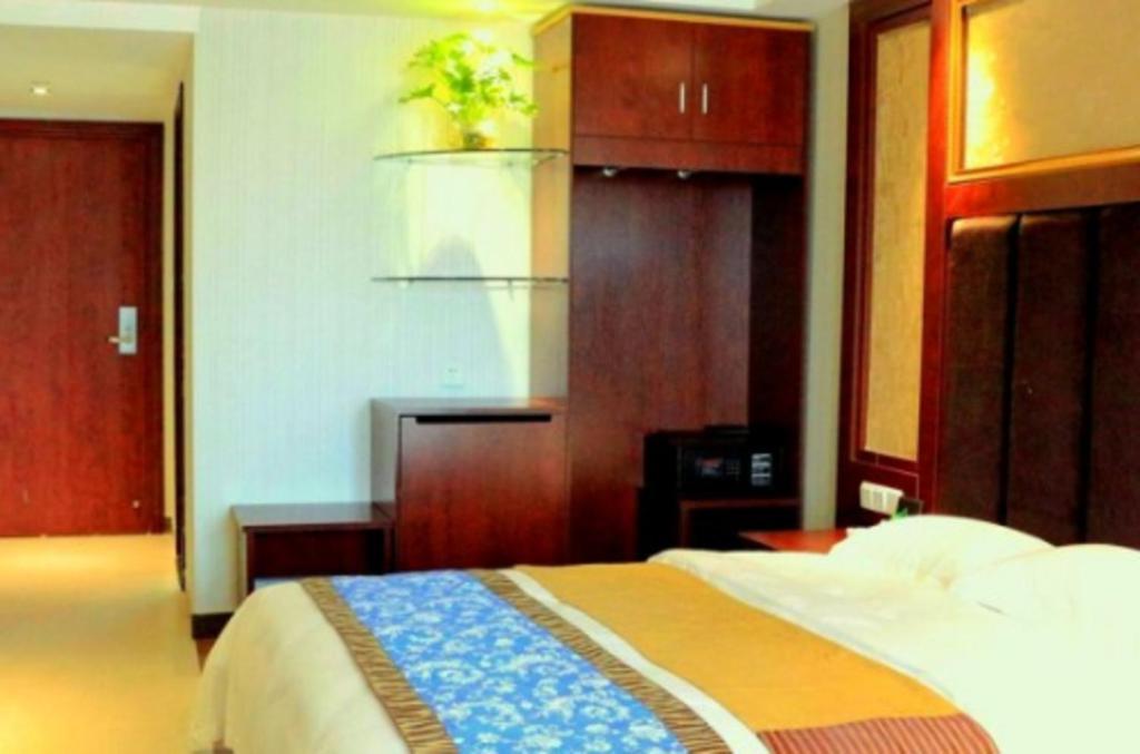 Junye International 4*