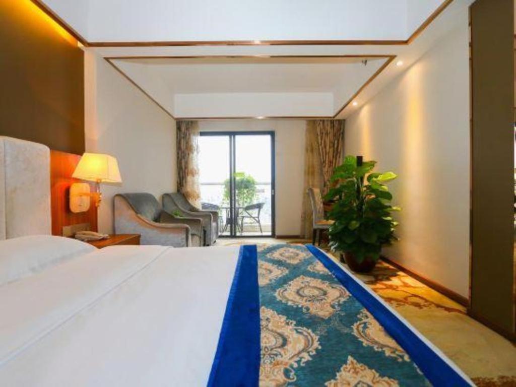 Junye International Hotel 4*